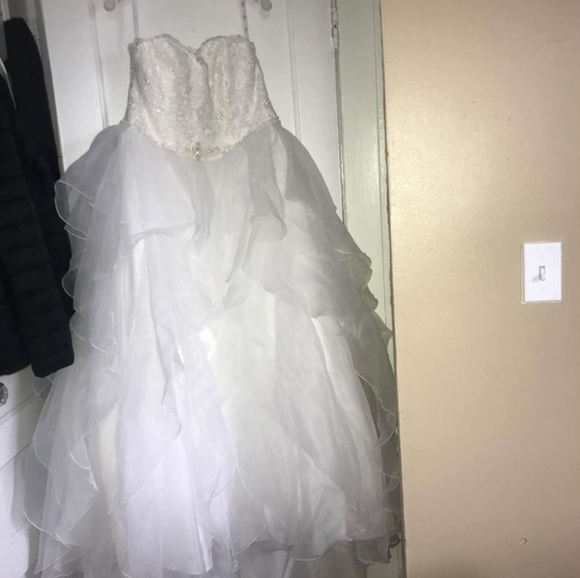 Wedding dress, Vail and wedding dress bag - Picture 1 of 9